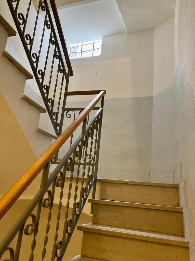 La Pomposa Del Teatro Hotel Модена Екстериор снимка