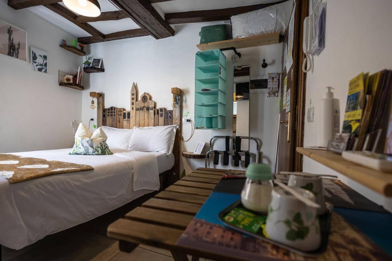 La Pomposa Del Teatro Hotel Модена Екстериор снимка