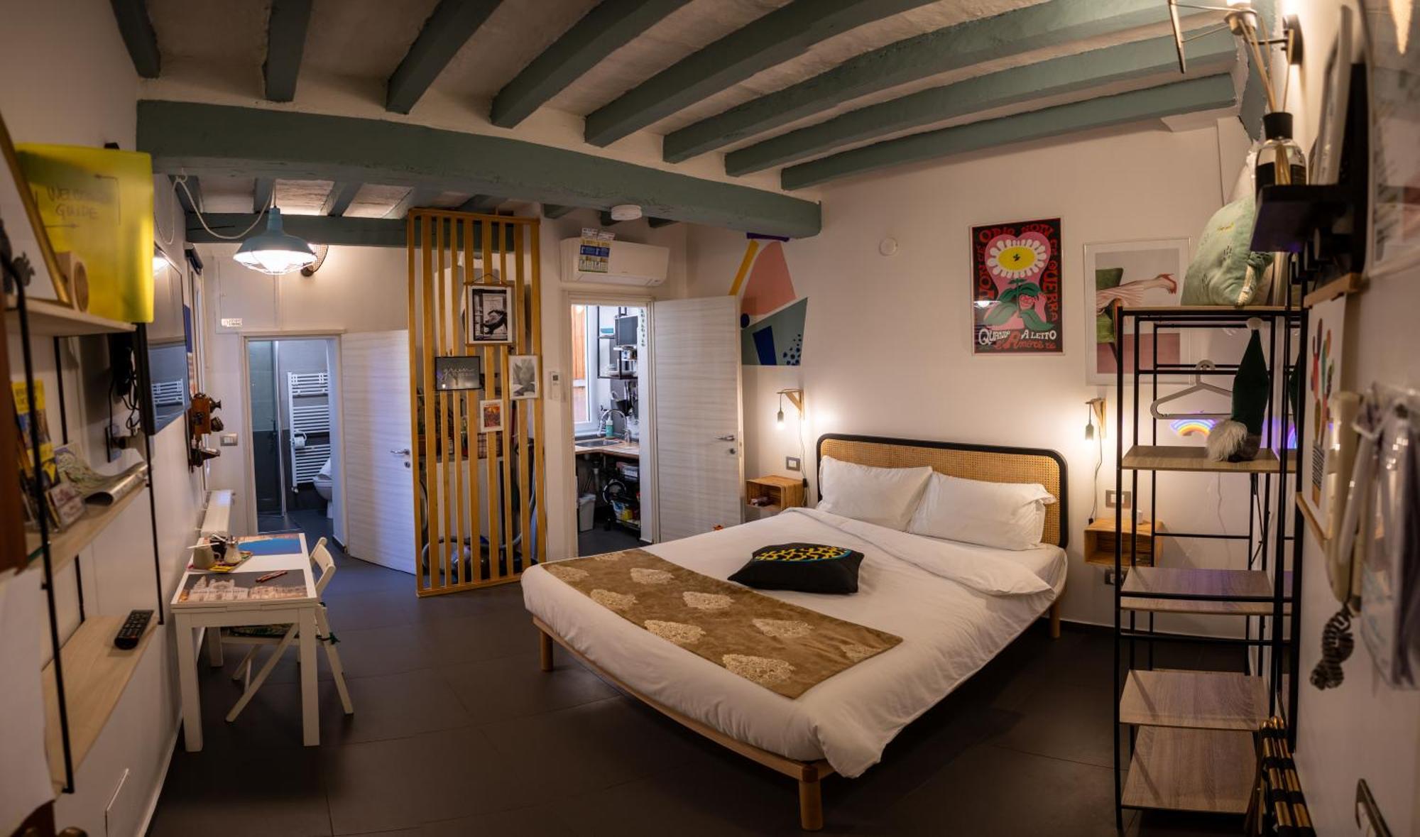 La Pomposa Del Teatro Hotel Модена Екстериор снимка